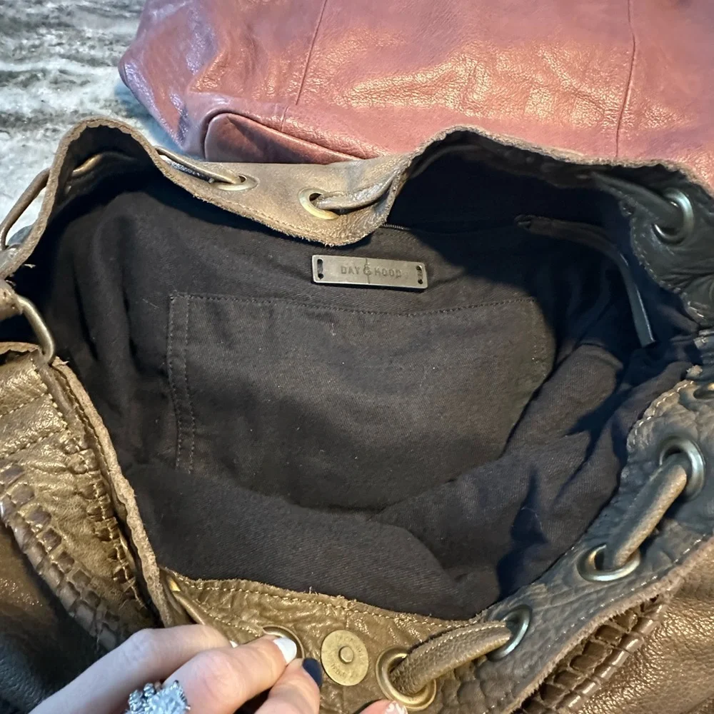 Day & Mood Stylish Olive Green and Dusty Rose Leather Handbags - Picture 6 of 16